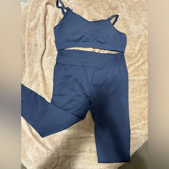 Knix Workout set - Picture 1 of 1